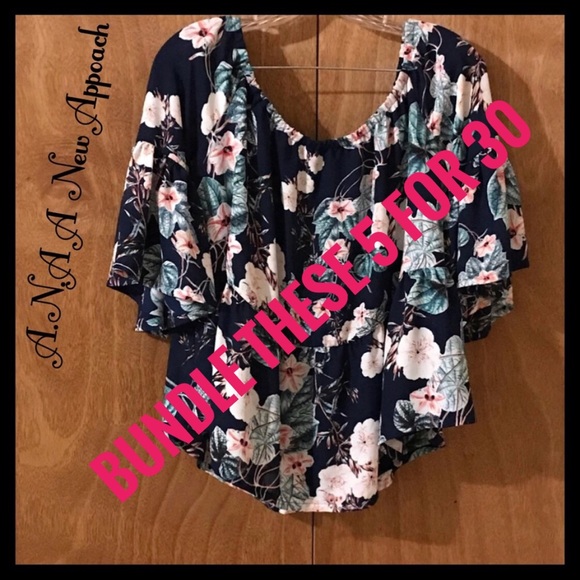 a.n.a Tops - NWT a.n.a. A New Approach Floral Blouse Size Large